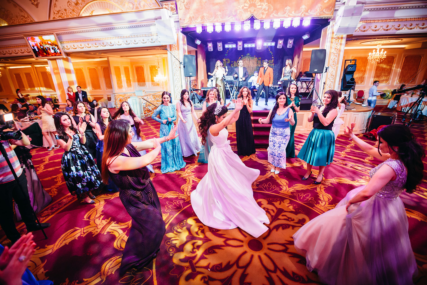 1500-meteltsevi-anton-olga-82fec726691a704075dbf0073021523a